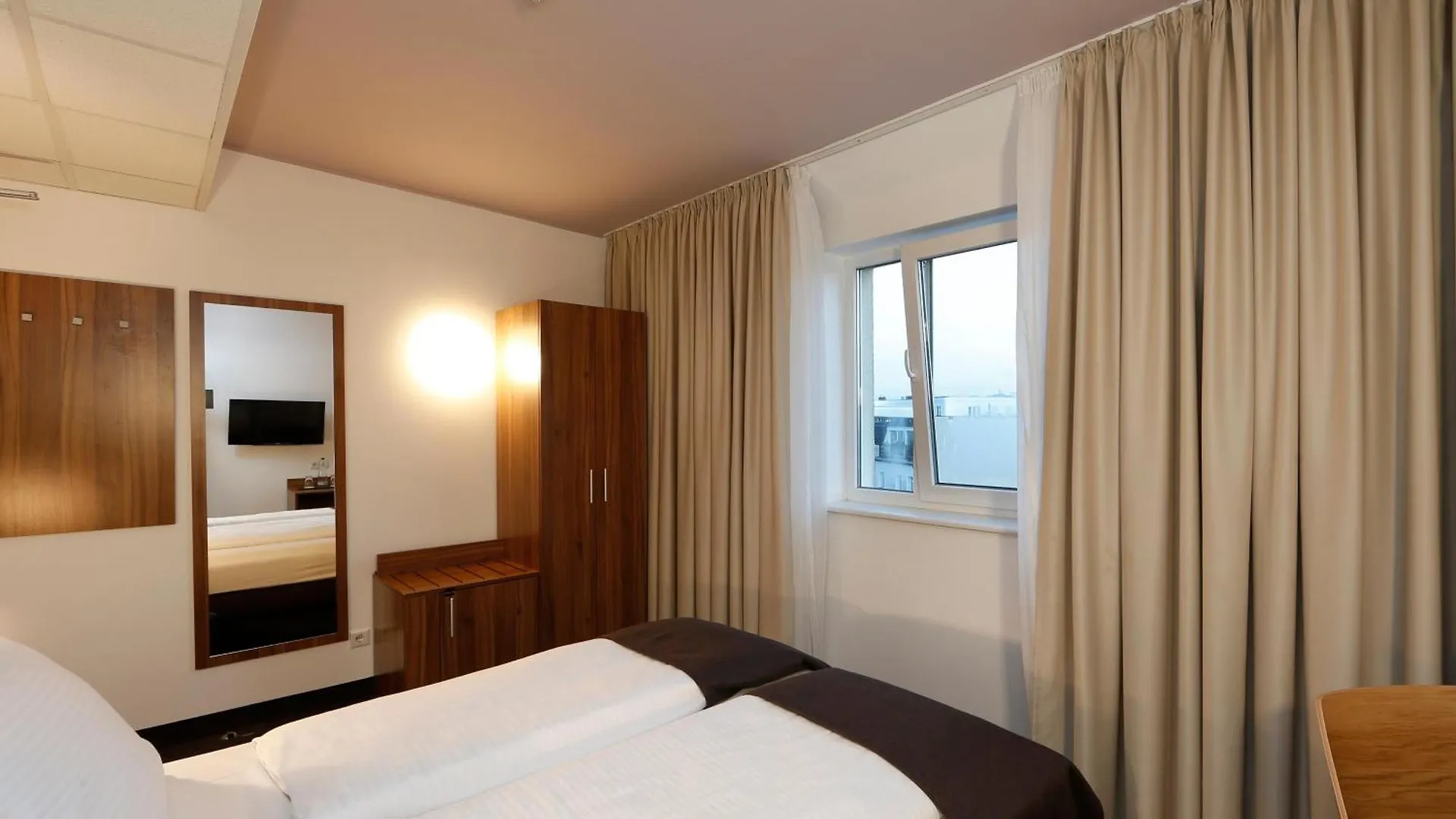 B&B Hotel Berlin City-Ost 3*,
